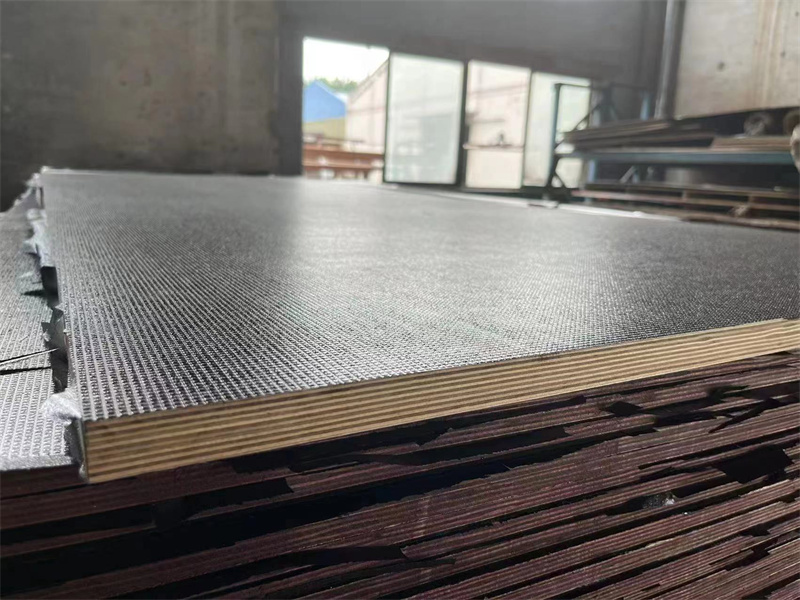 Anti-Slip Film Faced Plywood